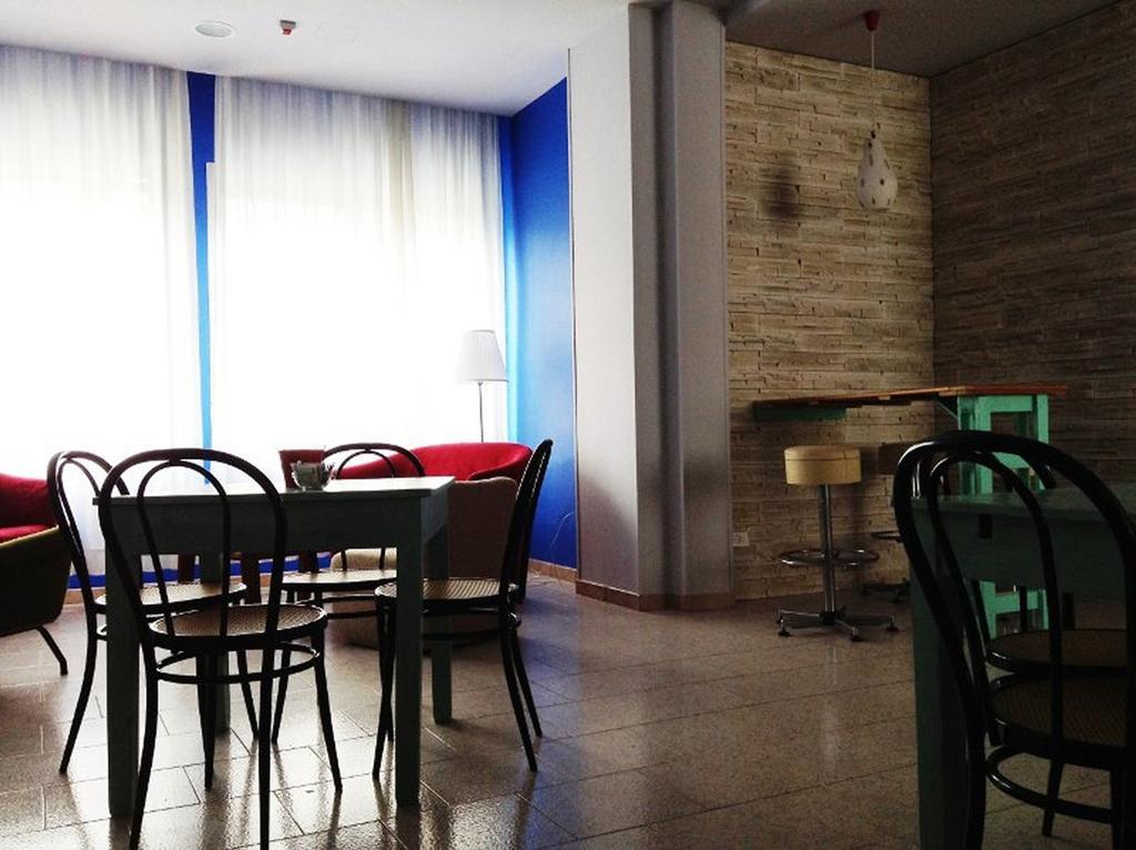 Hotel Byron Solo Per Giovani Riccione Exterior foto