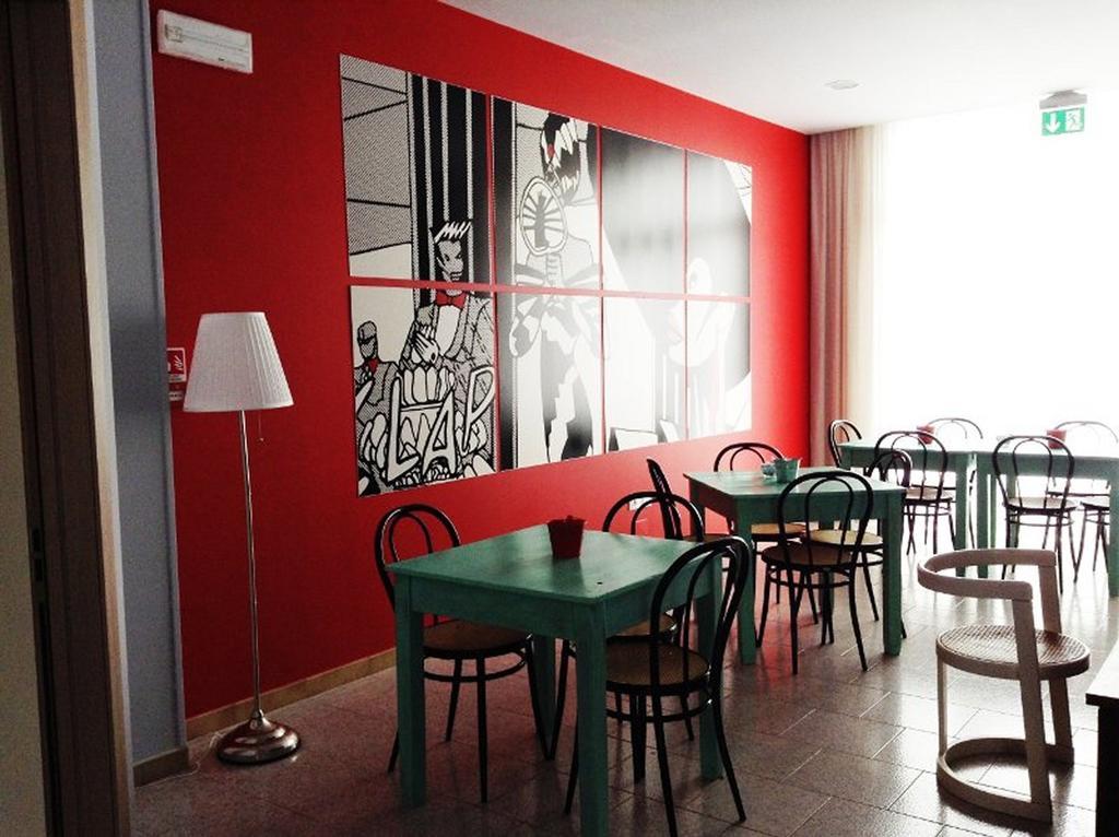 Hotel Byron Solo Per Giovani Riccione Exterior foto