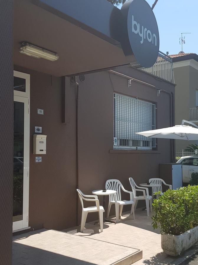 Hotel Byron Solo Per Giovani Riccione Exterior foto